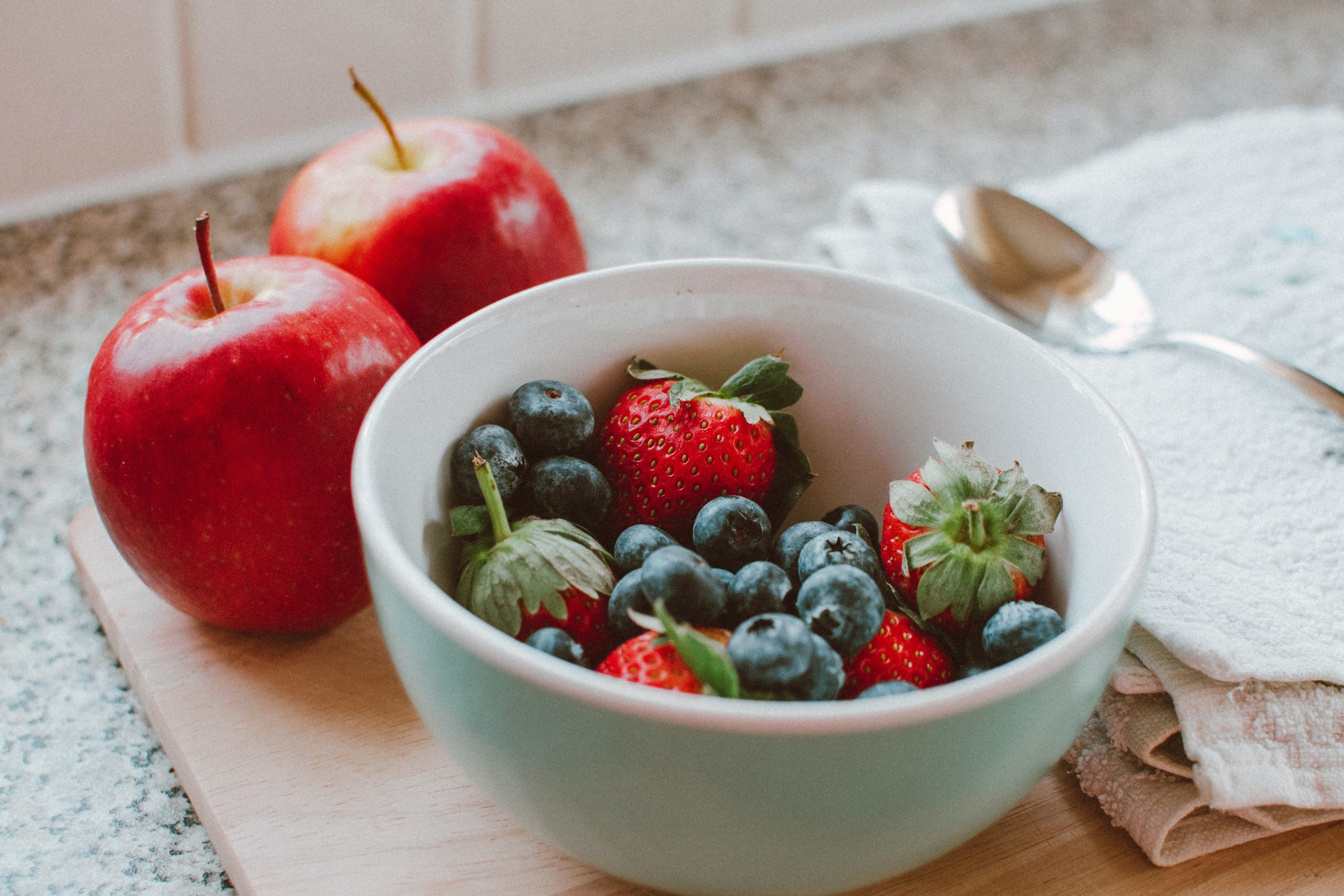 Berries are a cancer fighting food that contain antioxidants. Learn about other foods that fight cancer. #cancerfightingfoods #cancerdiet #cancerprevention, #cancerscreening, #breastcancerprevention, #fightcancer, #anticancerfoods