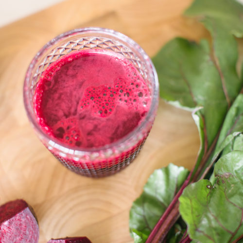 Anti-inflammatory juice containing beets, carrots, ginger and more to protect against illness. One of the most refreshing juices I've ever had! #freshjuice #antiinflammatory #guthealth #TheDimpleLife