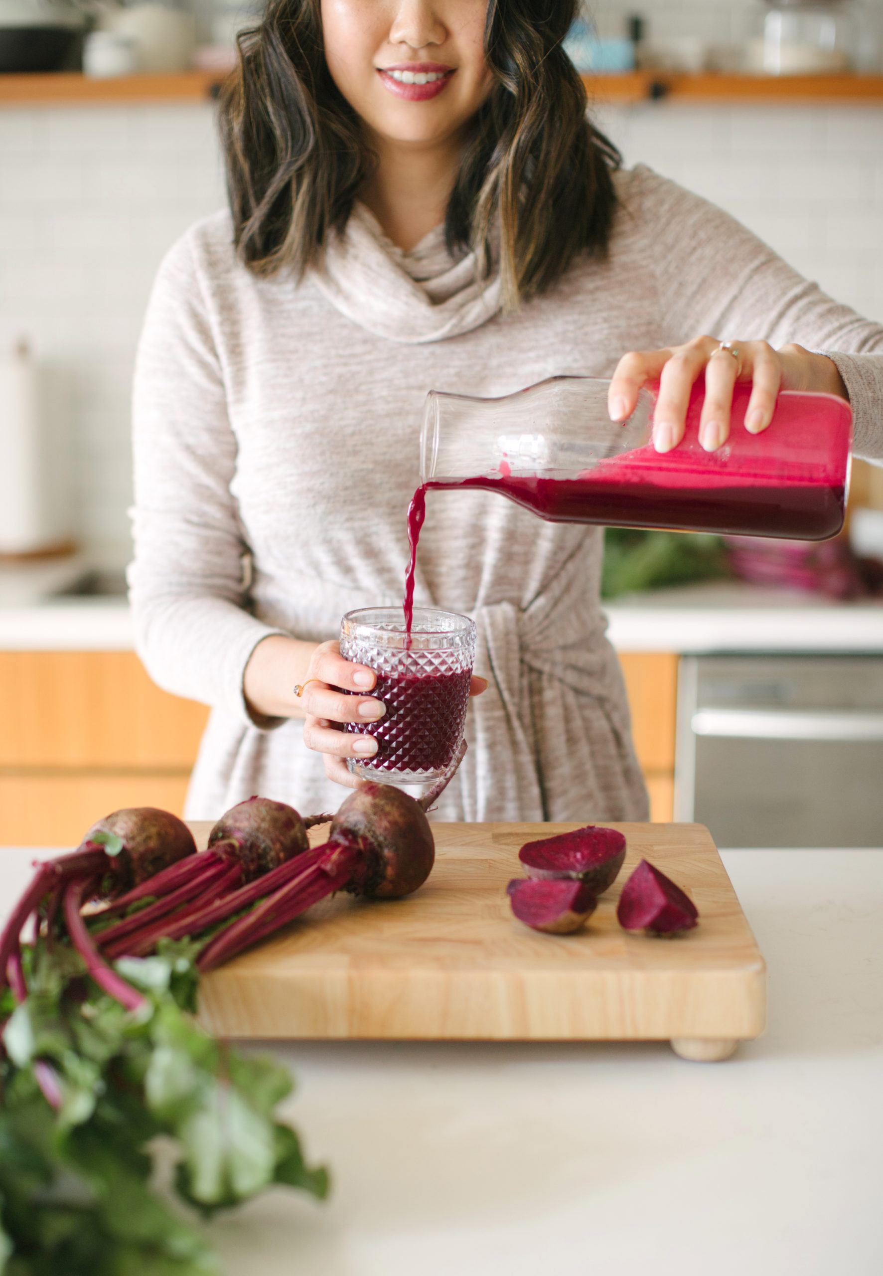 Anti-inflammatory juice containing beets, carrots, ginger and more to protect against illness. One of the most refreshing juices I've ever had! #freshjuice #antiinflammatory #guthealth #TheDimpleLife