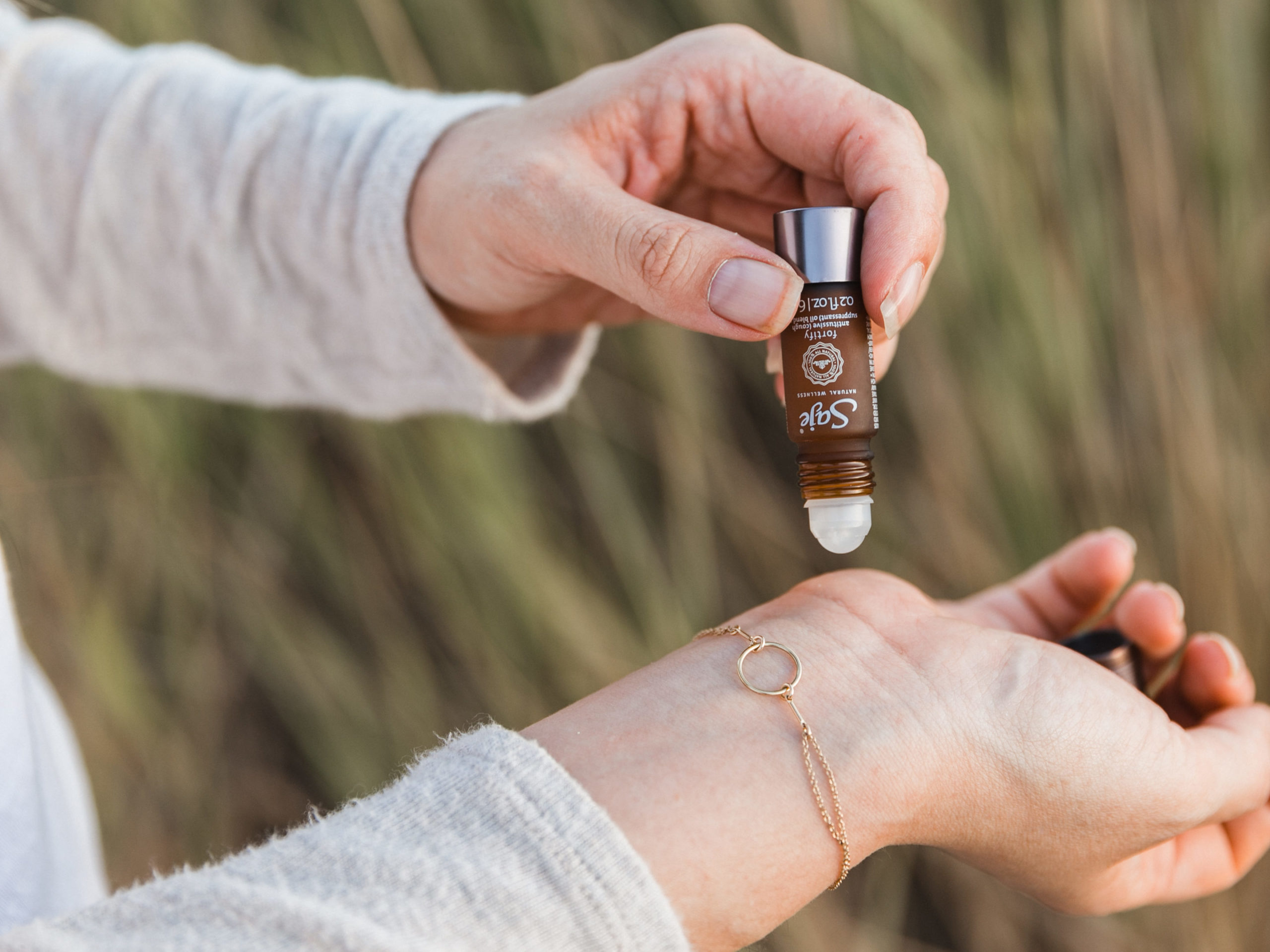 Using an essential oil blend roll-on can really help ease anxiety and calm your nerves especially when on the road and traveling. It's a quick way to create a home away from home energy with familiar scents. #TheDimpleLife #EssentialOils #HomeRemedy
